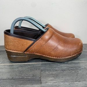 Dansko XP Slip Resistant Tan Leather Slip On Comfort Clogs Womens 39